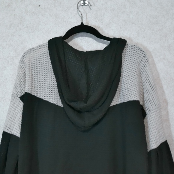 NEW! Davi & Dani Hoodie Oversized Knit Top with Flower Patch & Lace Sz’s L-M-S - Picture 12 of 12